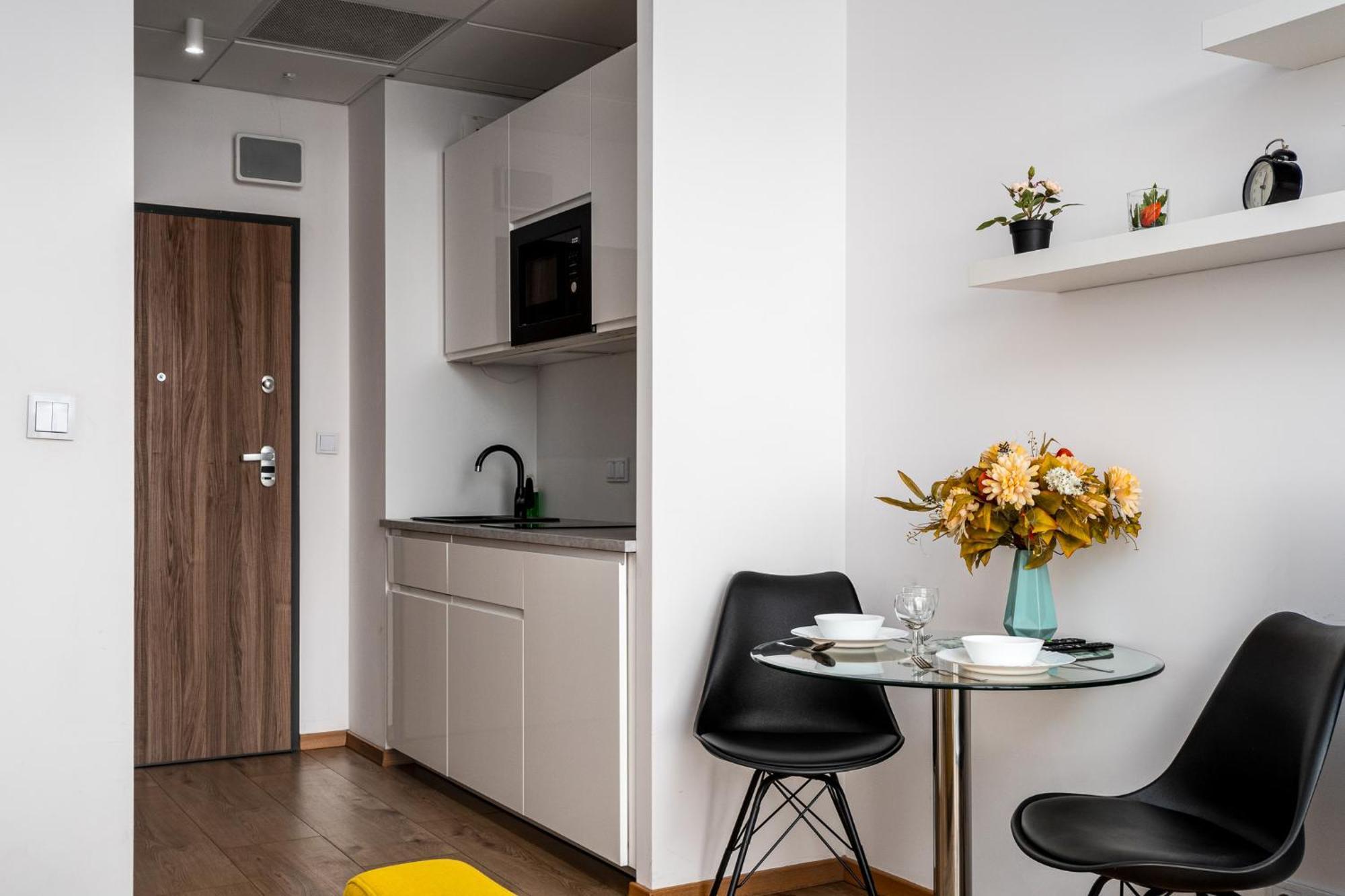 Prymasa Tysiaclecia 83A Free Garage By Perfect Apart وارسو المظهر الخارجي الصورة